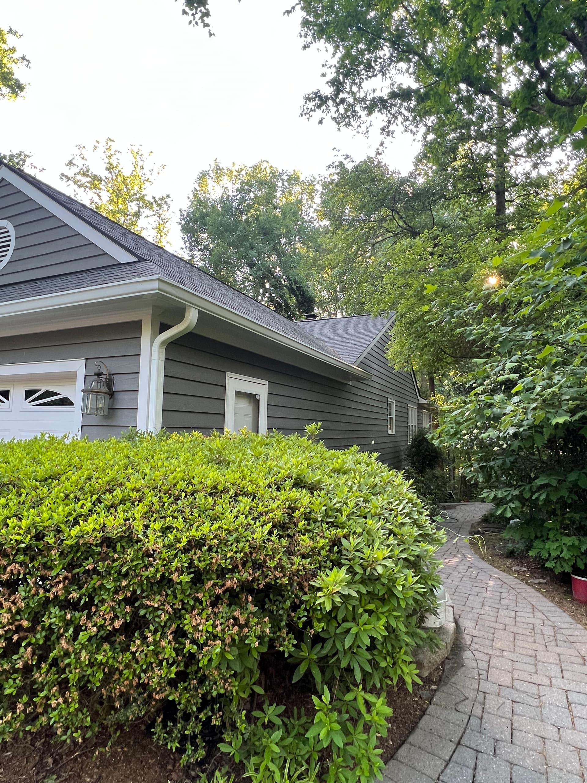 Gallery photos for Fresh 6-Inch White Gutter Installation on a Classic Home: Image #3