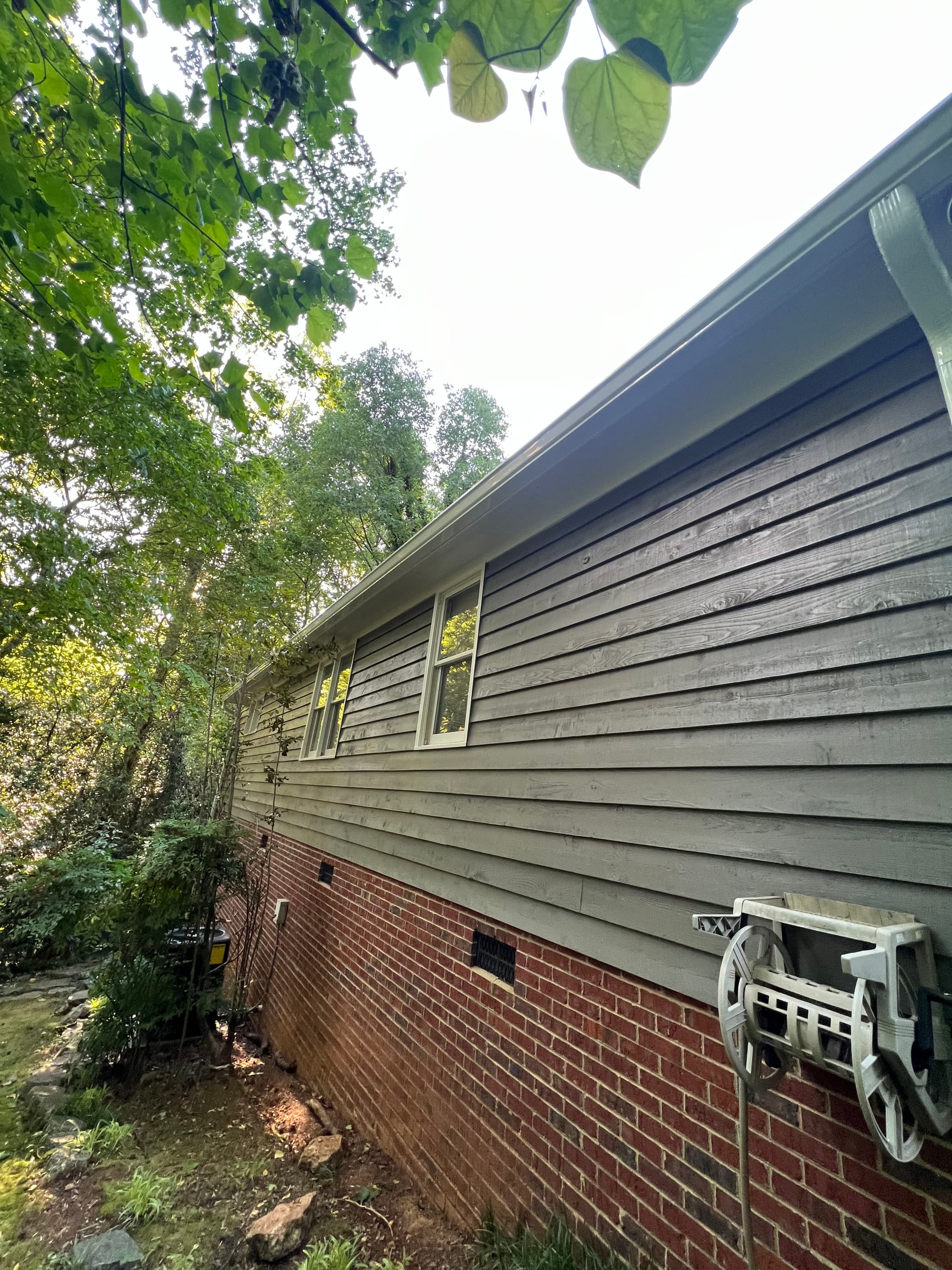 Gallery photos for Fresh 6-Inch White Gutter Installation on a Classic Home: Image #4