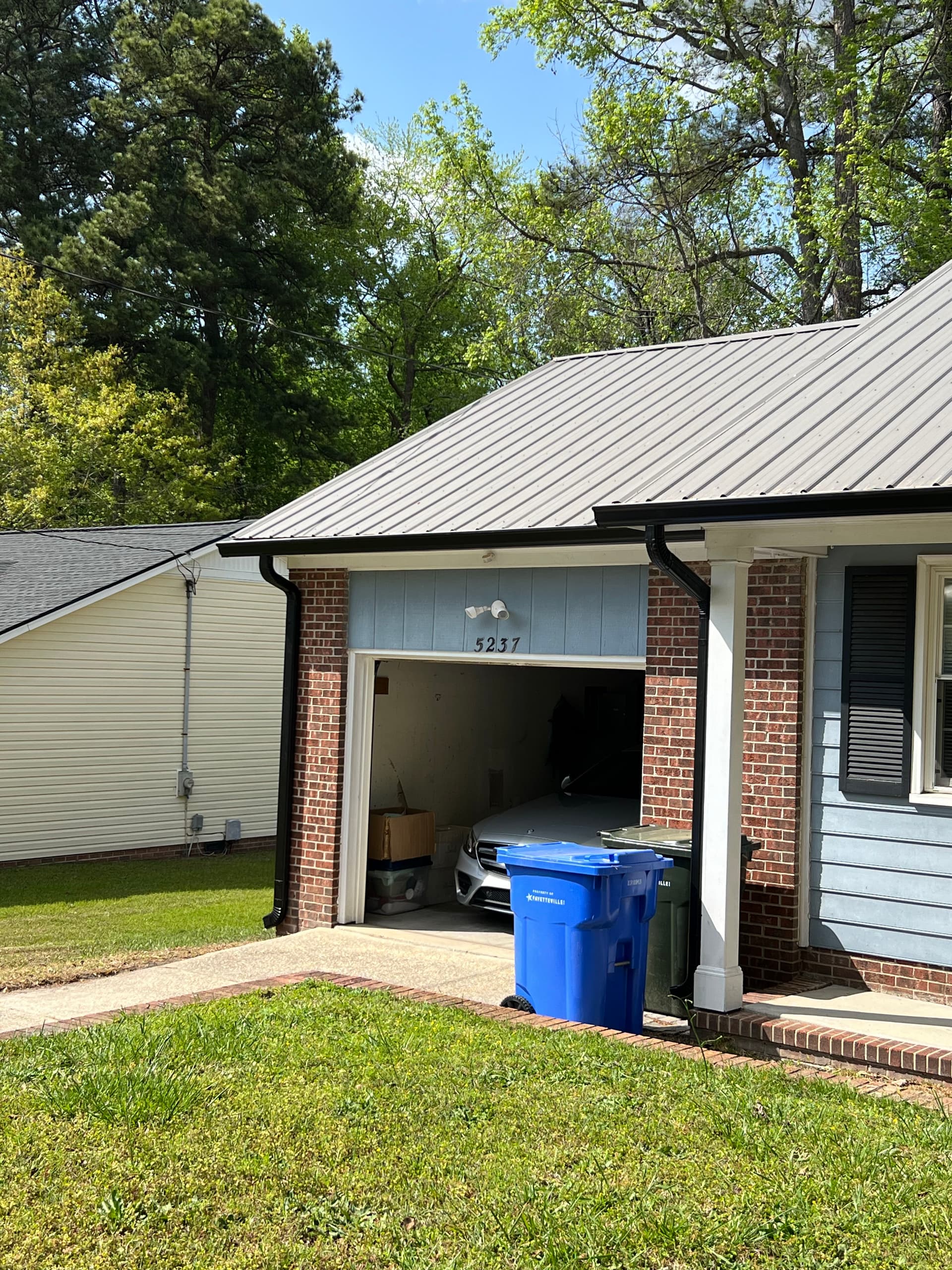 Gallery photos for New 6-Inch Black Gutters That Actually Do Their Job: Image #1