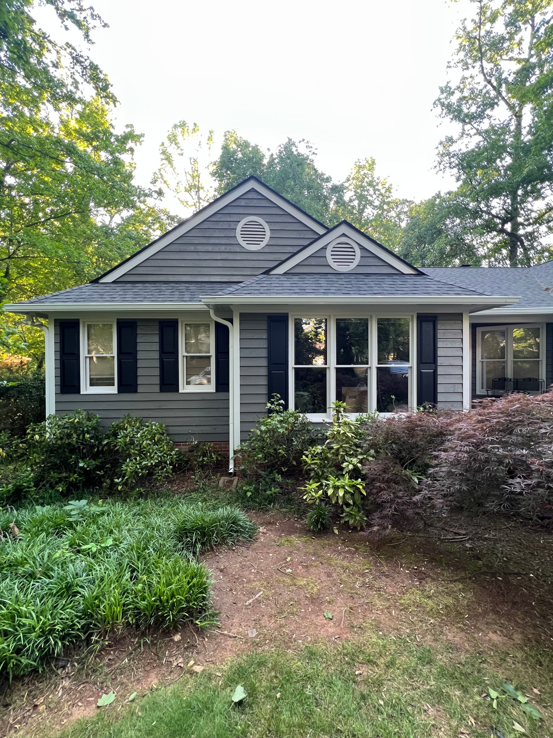 Gallery photos for Fresh 6-Inch White Gutter Installation on a Classic Home: Image #5