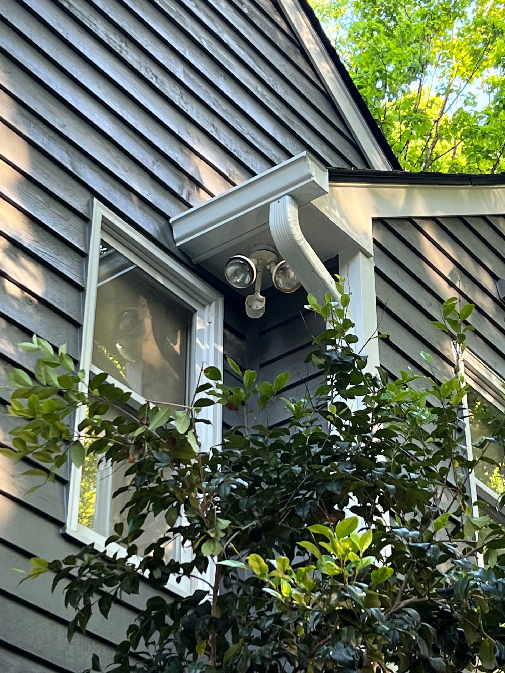 Gallery photos for Fresh 6-Inch White Gutter Installation on a Classic Home: Image #2